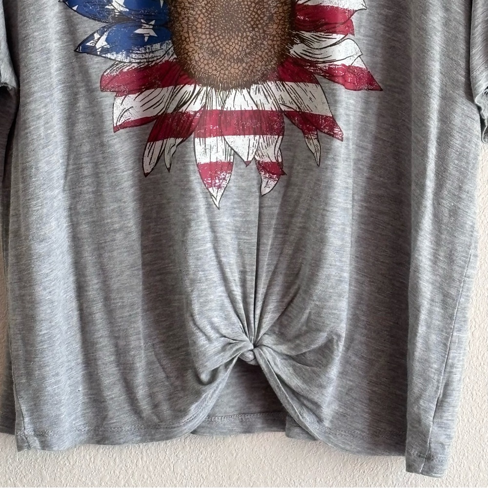 True Craft Gray Crewneck Women's T-Shirt Size Large Short Sleeve - Picture 3 of 8